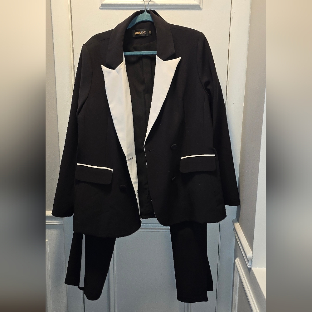 Fashion Nova Black and White Women's Blazer